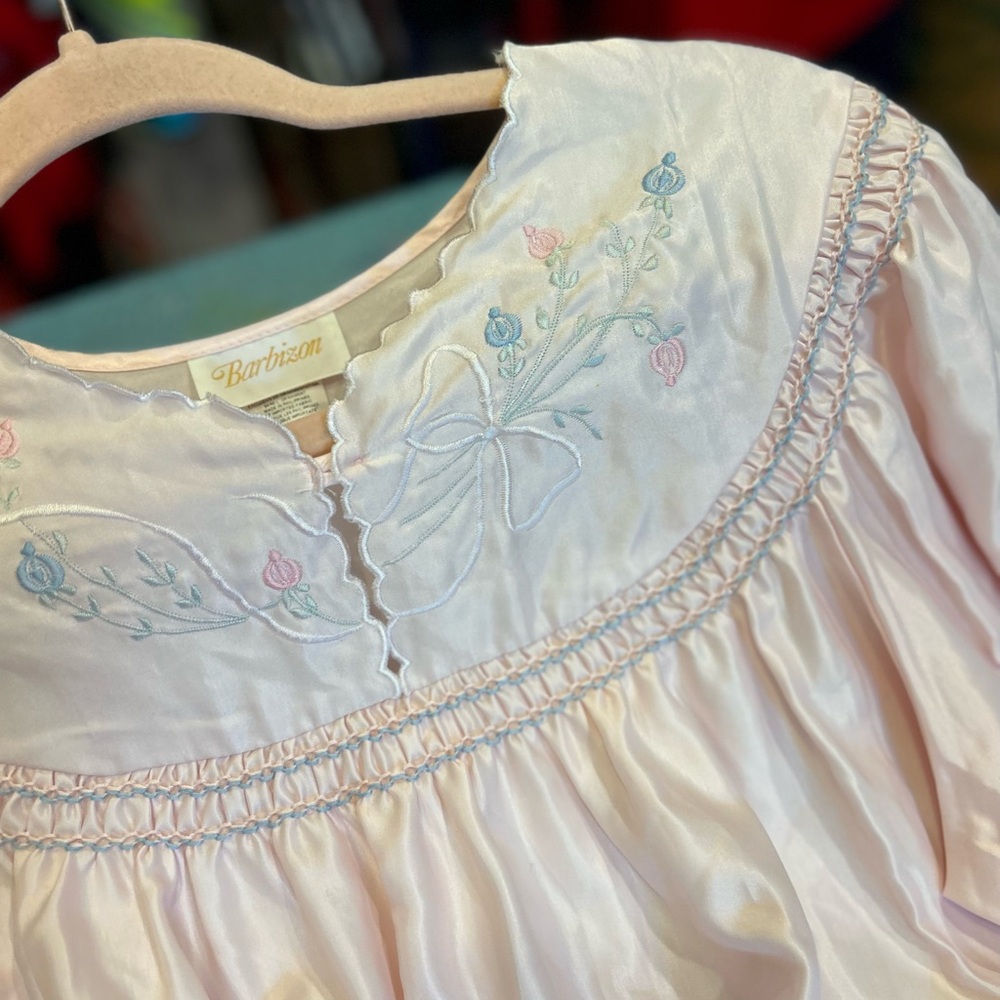 Dainty Sweet Vintage Nightgown - Picture 7 of 13